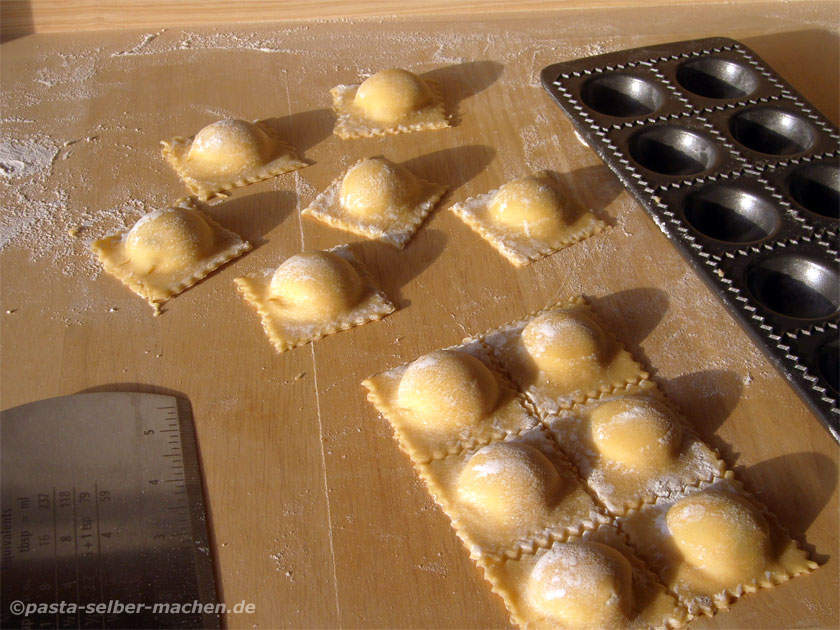 Ravioli mit Raviolibrett selbst gemacht